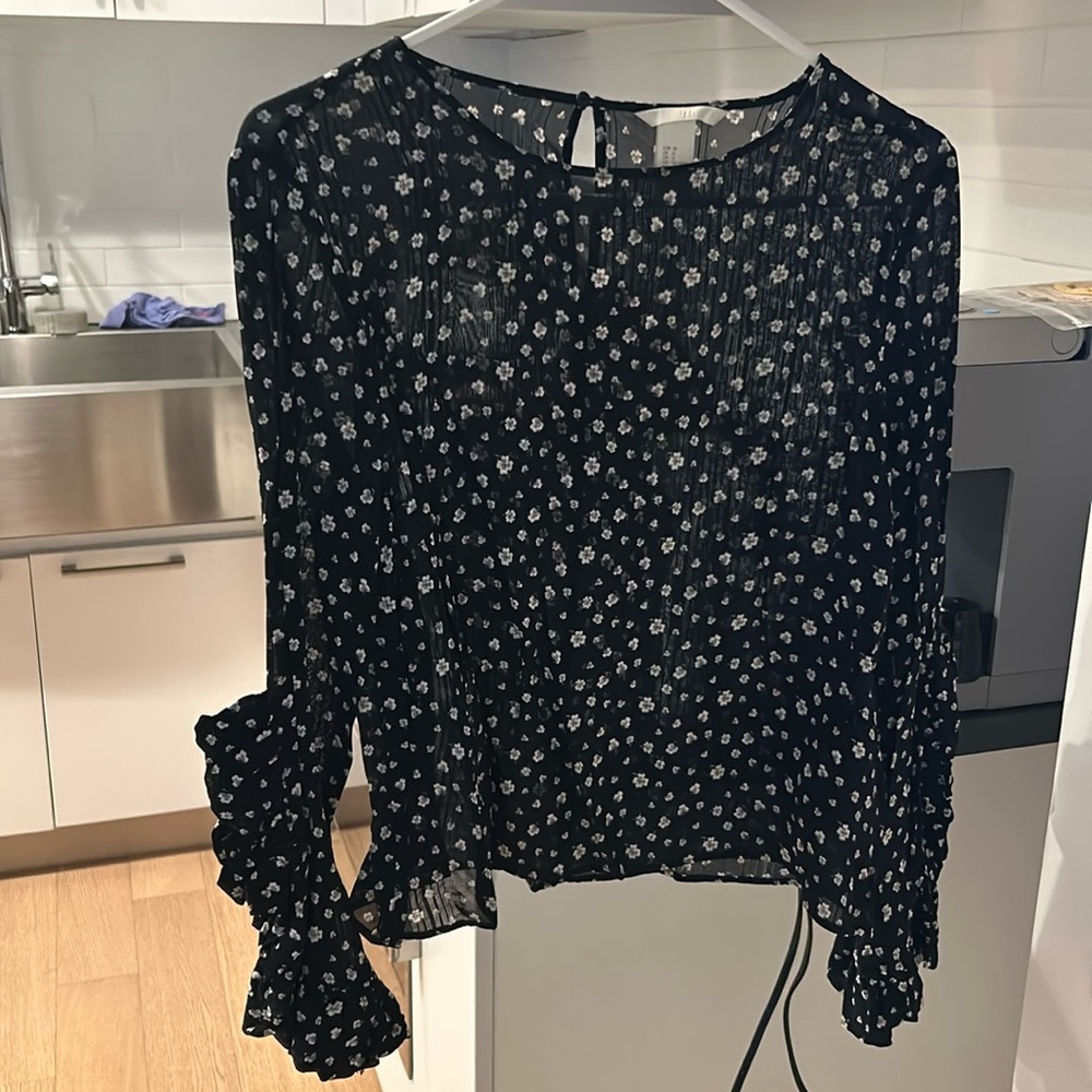 Like New H&M floral Blouse. Size 6